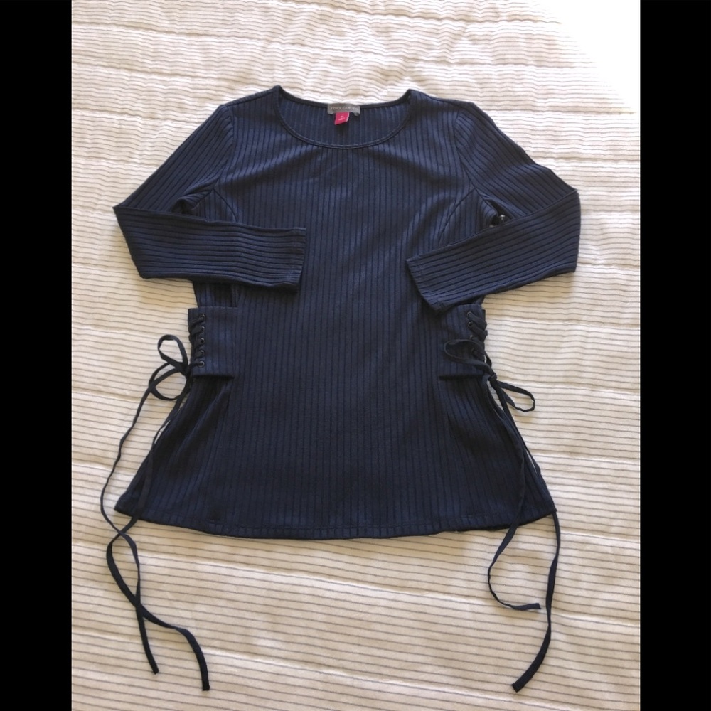NWT Vince Camuto navy blue top! Size XS